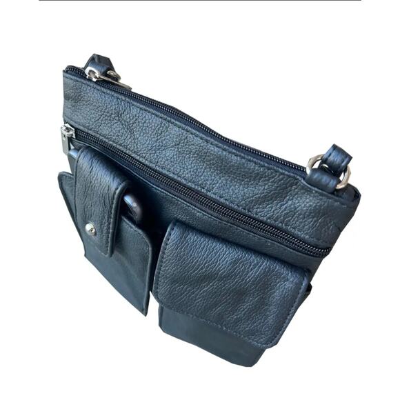 NWT Cal-Wyn Black Leather Crossbody with Adjustable Shoulder Strap Phone Pocket - Picture 2 of 4